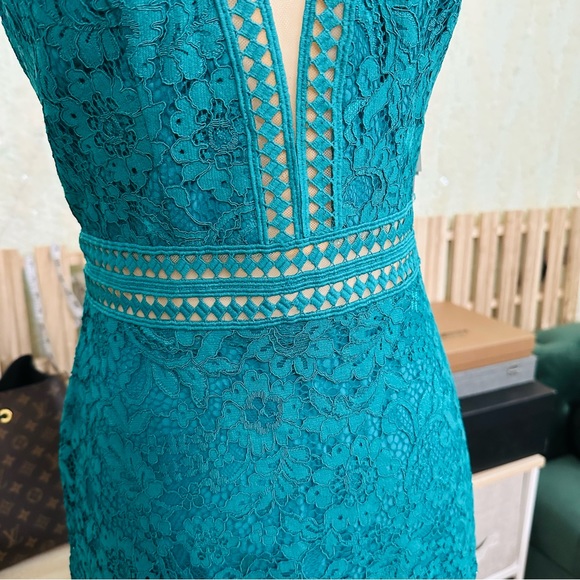 David bridal allover lace illusion plunge gown - jade missy sz 4 - Picture 2 of 16